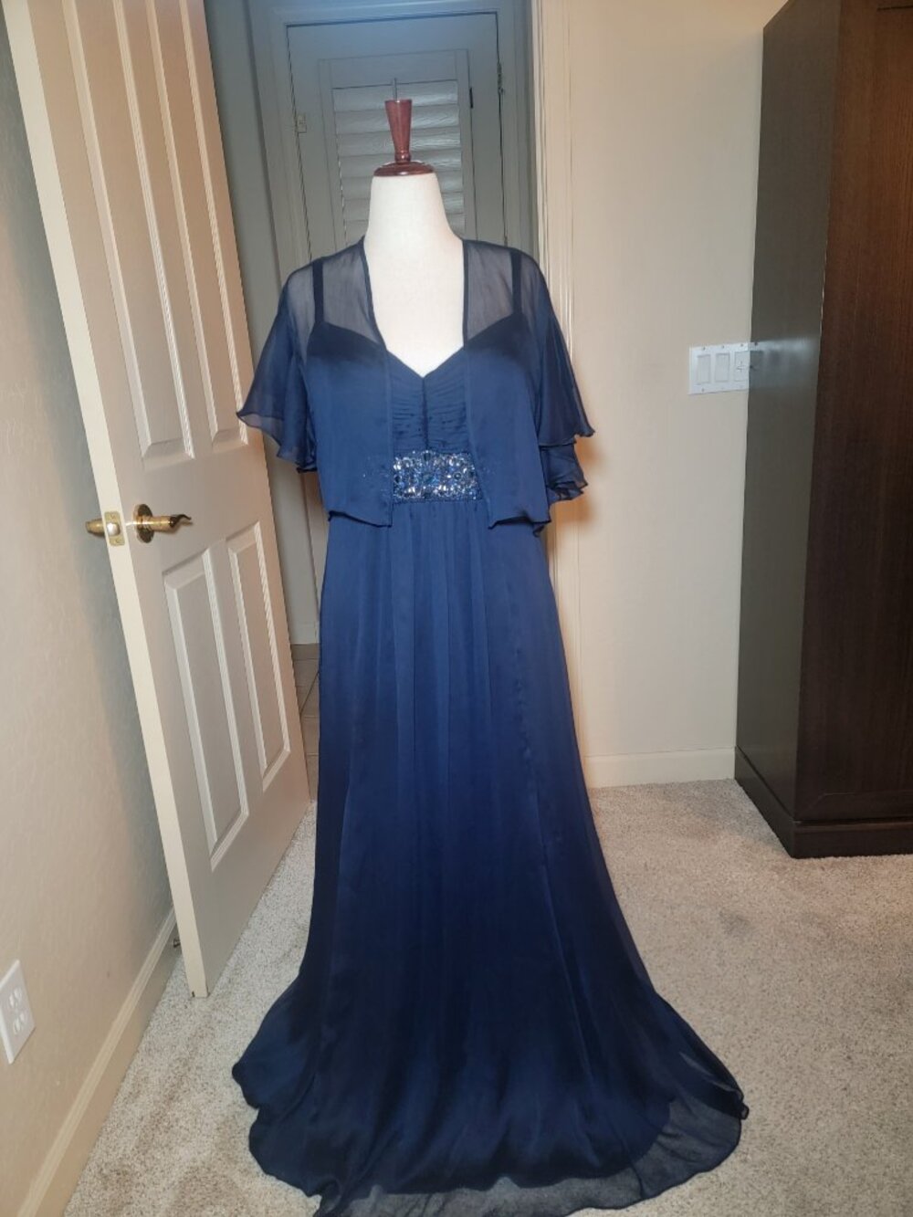 EUC! KM COLLECTIONS BY MILLA BELL NAVY EMBELLISHED LONG DRESS/GOWN/SHAWL SIZE 18